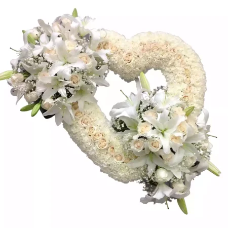 Corazón de Claveles, Liliums y Rosas